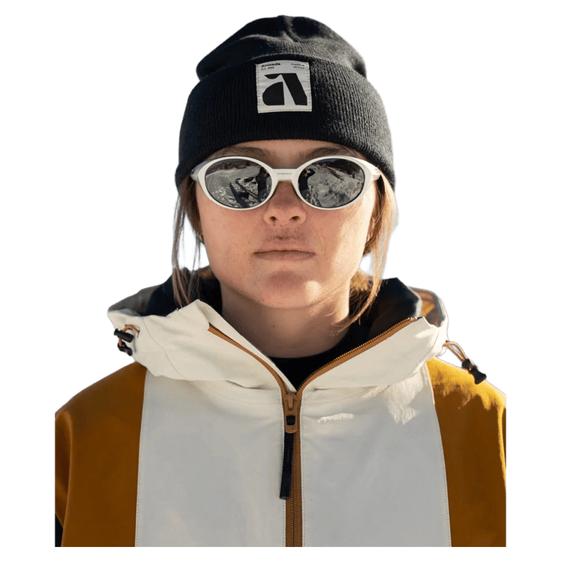 Model view of the Armada Staple Beanie, black