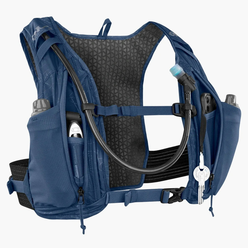 Pocjets view of the Evoc Hydro Pro 3 Hydration Bladder 1.5 in Denim colourway, unisex's model