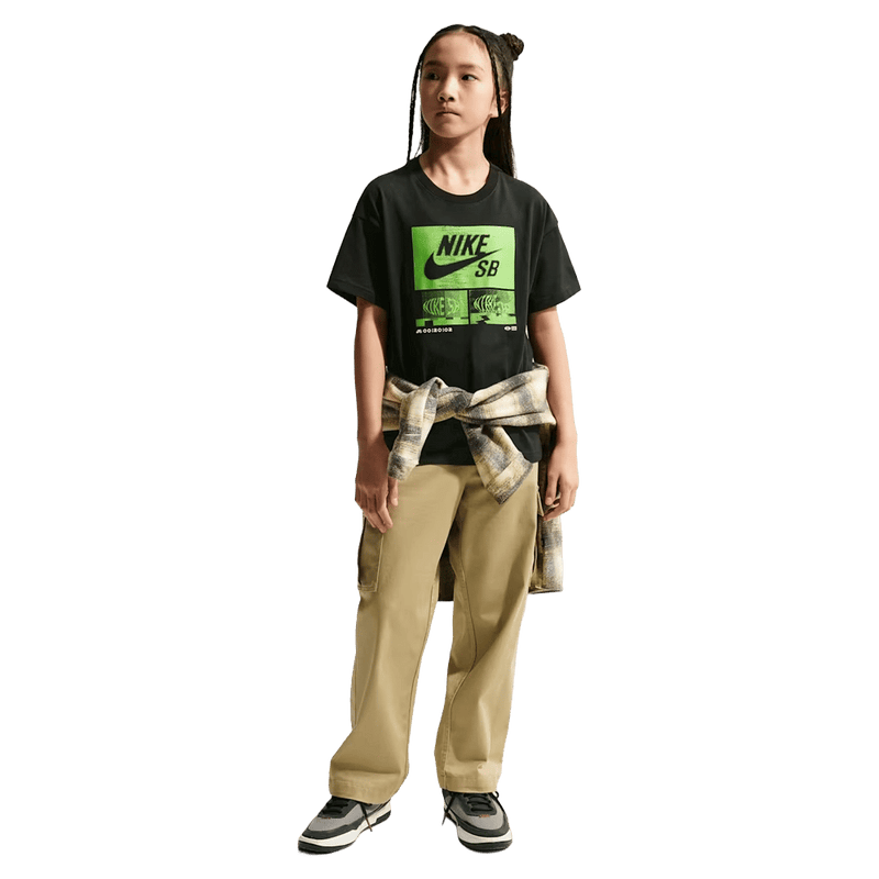 Front view of the Nike SB Tee in Black colourway, kids model