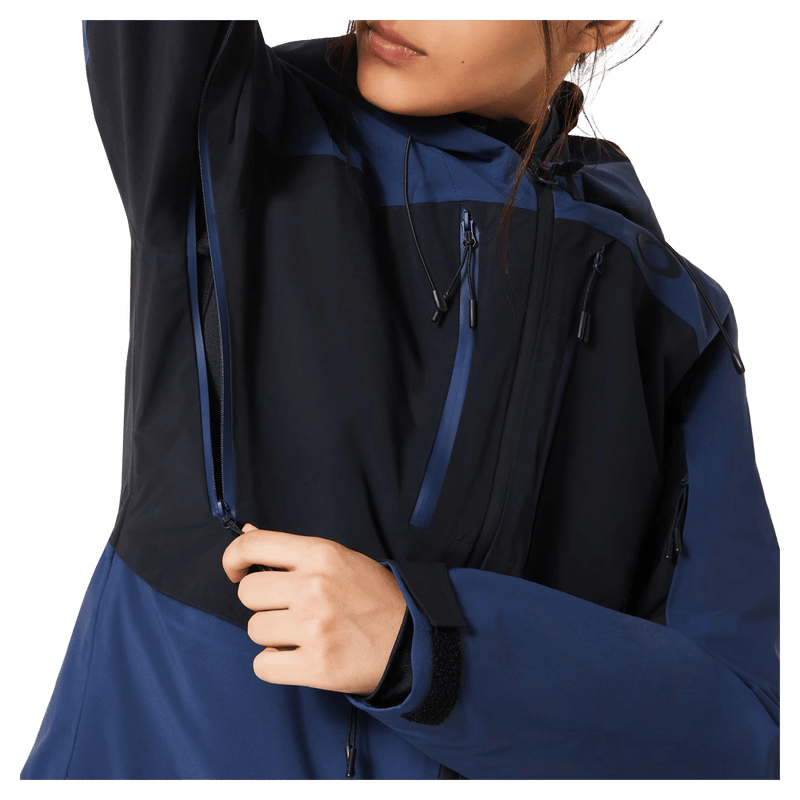 Vents view of the Oakley Kendall Rc Shell Ski Jacket in ABYSS and BLACK colourway, women's model