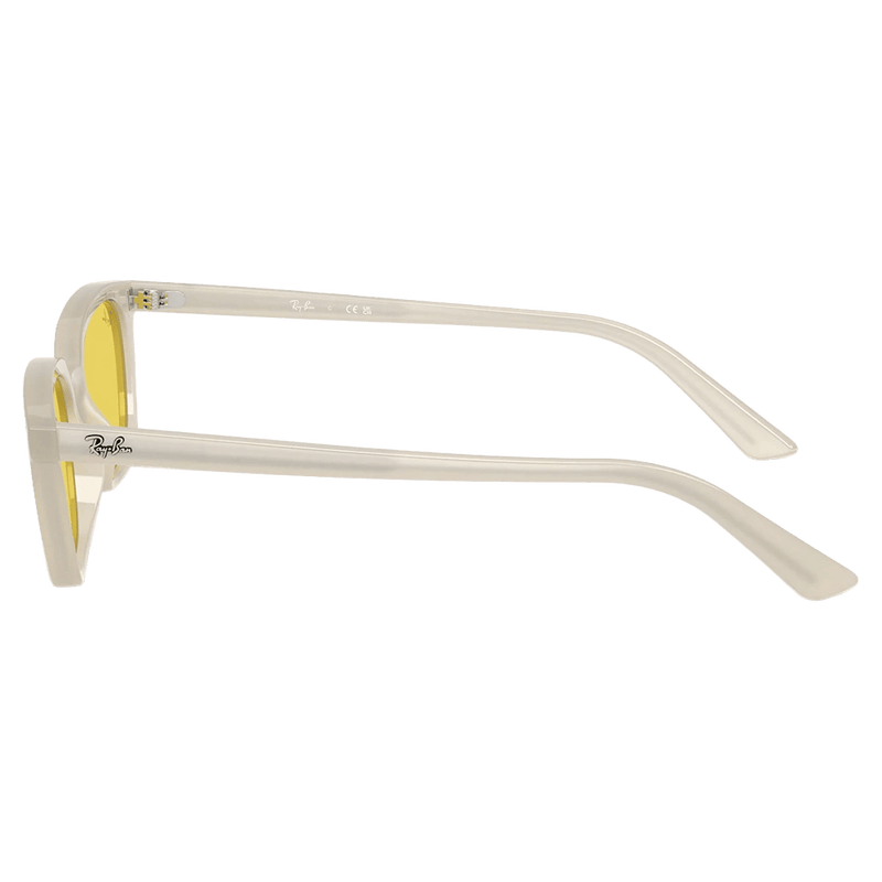 Side view of the Ray-Ban Zaya Sunglasses in Claudy Warm White, Yellow lens, unisex model