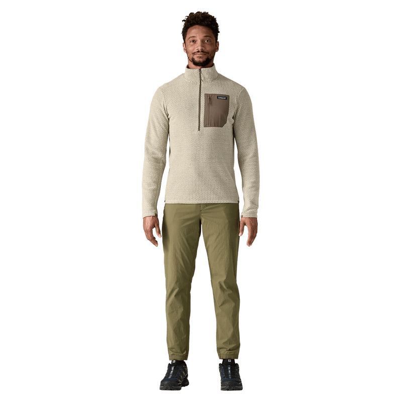 1 view of the Patagonia R1 Air Zip Neck Pelican 40246PLCN Fashion, 26/27 Unisex's model