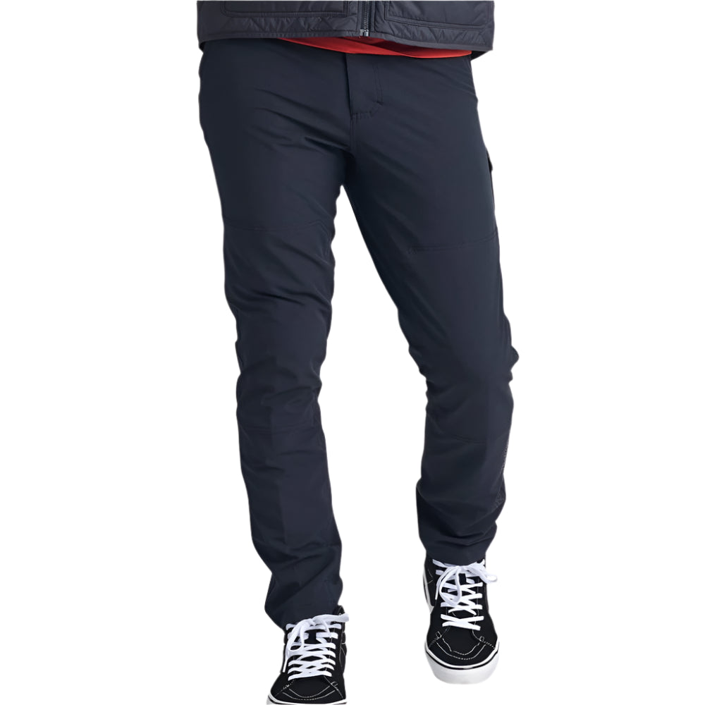 Men's TLD Ruckus travel pants in black.
