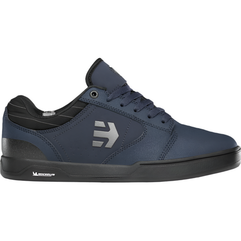Navy and black mountain bike shoe.