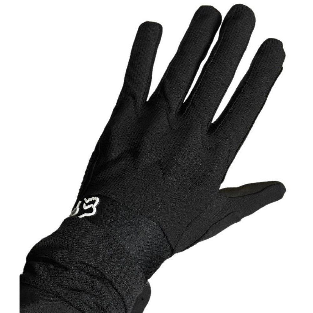 Fox defend gloves for mountain biking in black with padded knuckles.