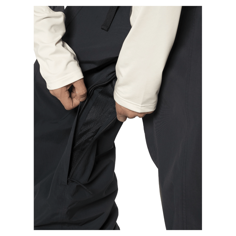 Vents view of the Armada Team Issue 2L Cargo Pant in Black colourway, men's model