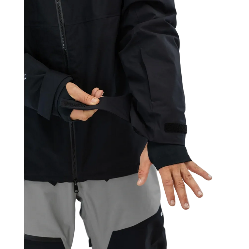 Wrist view of the Beyond Medals Fullzip 2L snowboard Jacket in Black colourway, unisex's model