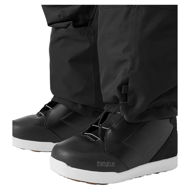 Detail view of the DC Brigade BIB in Black colourway, men model