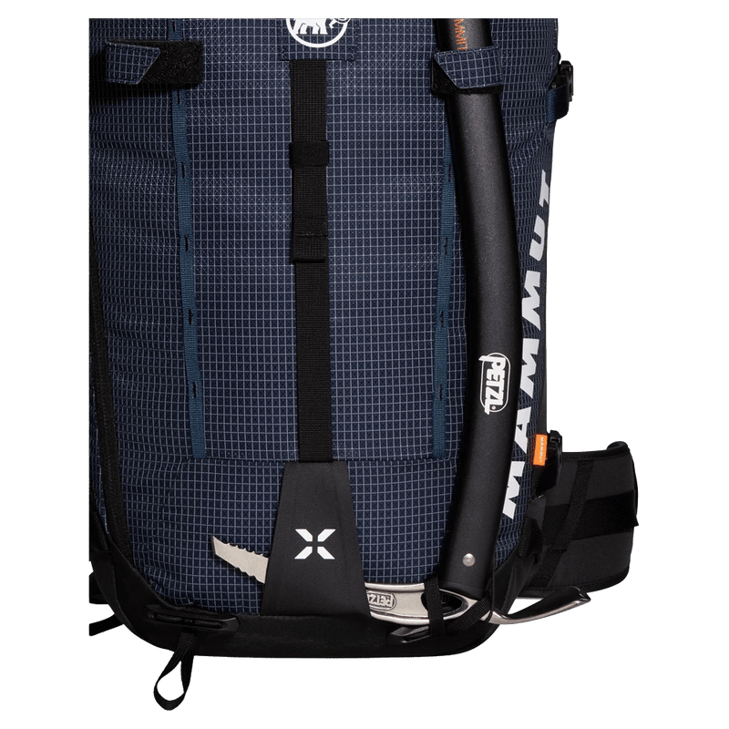 Detail view of the Mammut Trion 28 Backpack in Marine Black colourway, women model