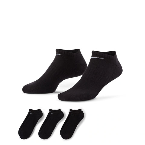 Lifestyle image of the Nike Everyday Cushioned No Show Socks 3 Pack in Black