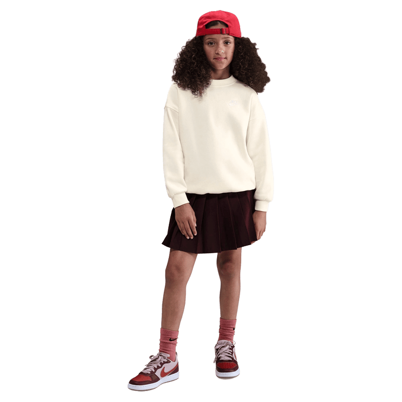 Front view of the Nike  Sportswear Club Fleece Oversized Sweatshirt in Soft Pearl colourway, kids model