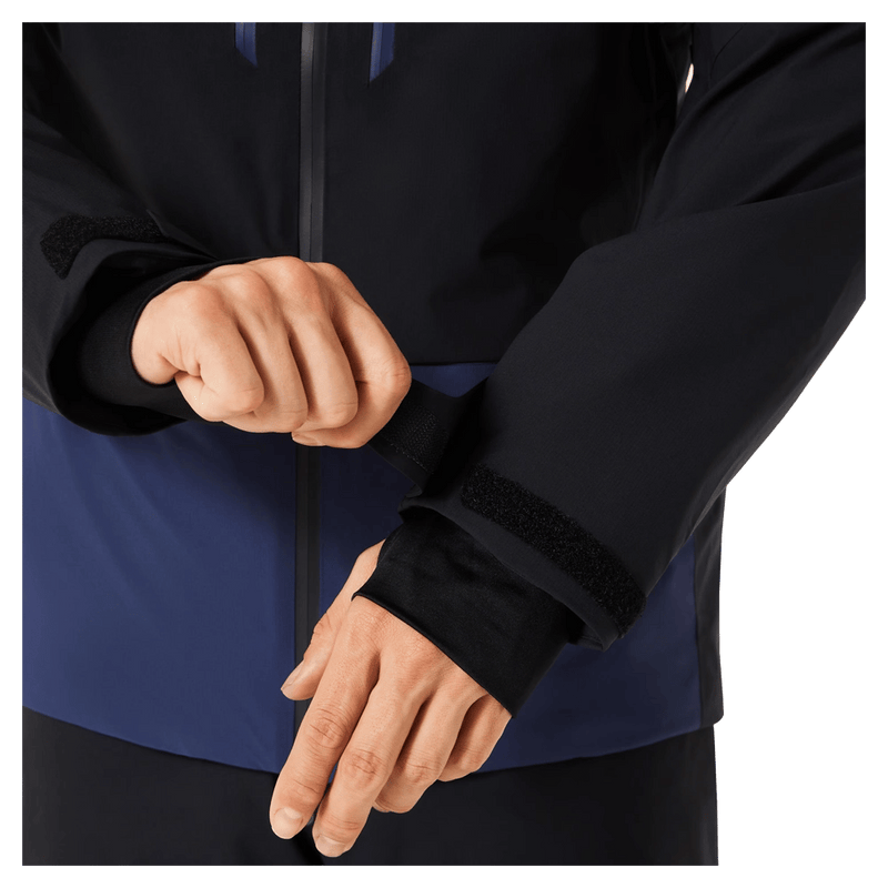 Wrist view of the Oakley Canopy Pro Insulated Ski Jacket in ABYSS and BLACK colourway, men's model
