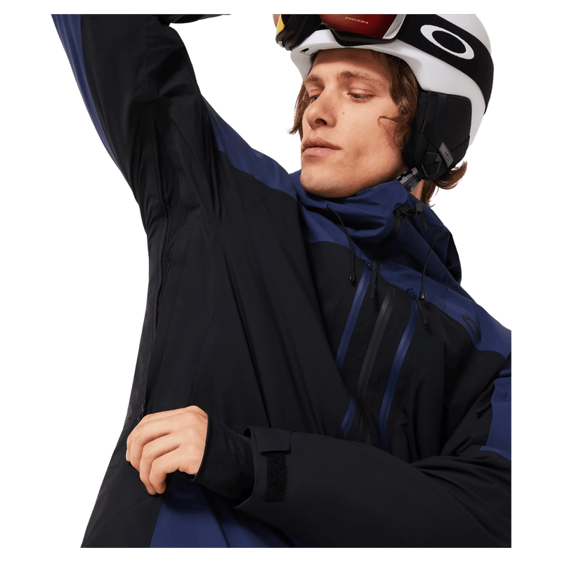 Vents view of the Oakley Canopy Pro Insulated Ski Jacket in ABYSS and BLACK colourway, men's model