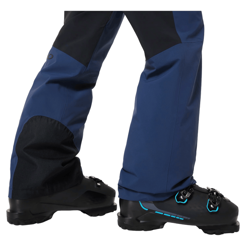 Gaiter view of the Oakley Kendall Rc Shell Pants in ABYSS and BLACK colourway, WOMEN model