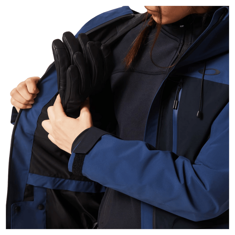 Inside view of the Oakley Kendall Rc Shell Ski Jacket in ABYSS and BLACK colourway, women's model