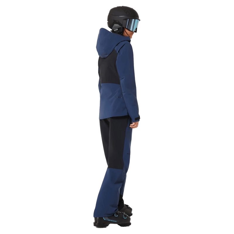 Side view of the Oakley Kendall Rc Shell Ski Jacket in ABYSS and BLACK colourway, women's model