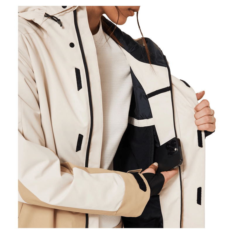 Detail view of the Oakley Tnp Tbt Insulated Ski Jacket in Mist and Black colourway, women's model