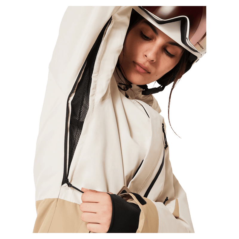 Detail view of the Oakley Tnp Tbt Insulated Ski Jacket in Mist and Black colourway, women's model
