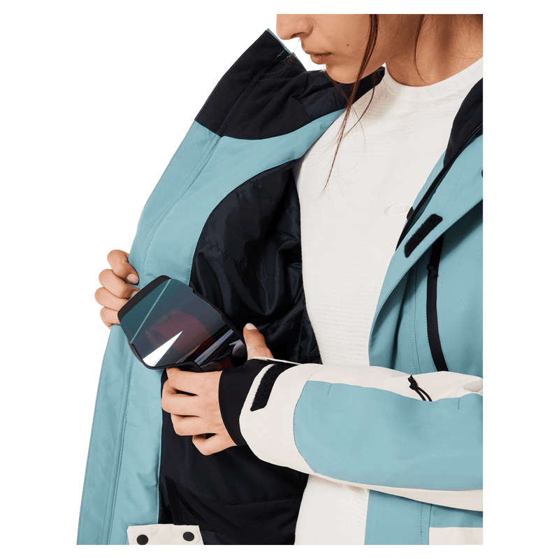 Detail view of the Oakley Tnp Tbt Insulated Ski Jacket in Pacific colourway, women's model