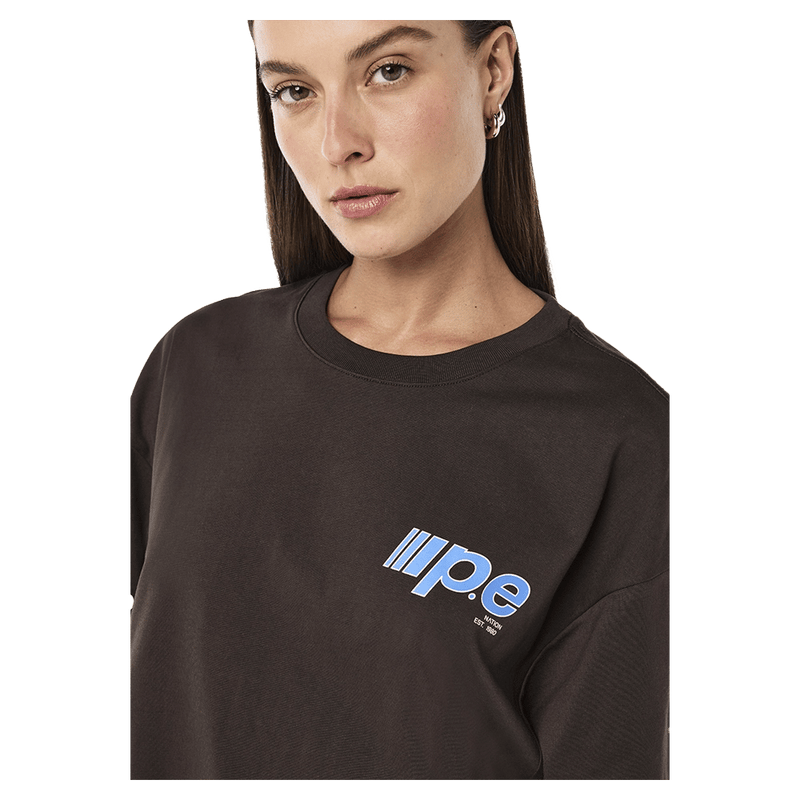 Close front view of the PE NATION Glide Oversized Tee Coffee Tee,  26/27 Womens's model