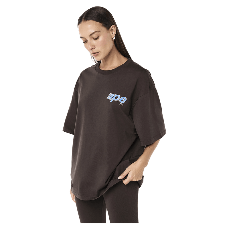 Side view of the PE NATION Glide Oversized Tee Coffee Tee,  26/27 Womens's model