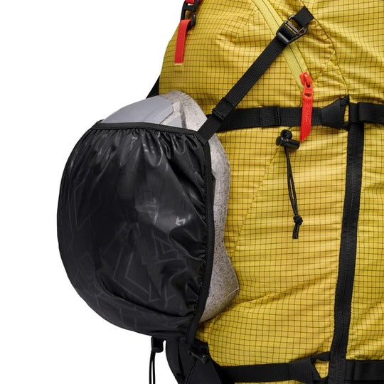 Extra2 view of the BLACK DIAMOND Cirque 35 Backpack Carbon Bags,  26/27 's model