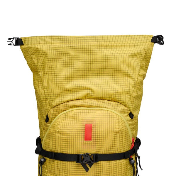 Extra3 view of the BLACK DIAMOND Cirque 35 Backpack Carbon Bags,  26/27 's model