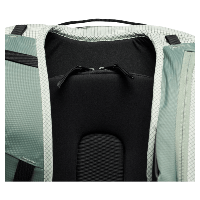 Close view of the BLACK DIAMOND Dawn Patrol 25 Backpack Foam Green Bags,  26/27 's model