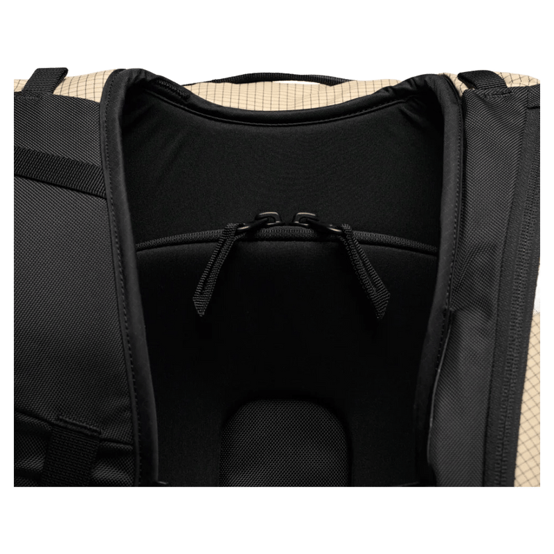 Rear view of the BLACK DIAMOND Dawn Patrol 25 Backpack White Oak Bags,  26/27 's model