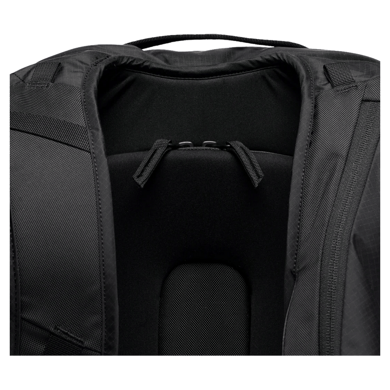 Close back view of the BLACK DIAMOND Dawn Patrol 32 Backpack Black Bags,  26/27 's model