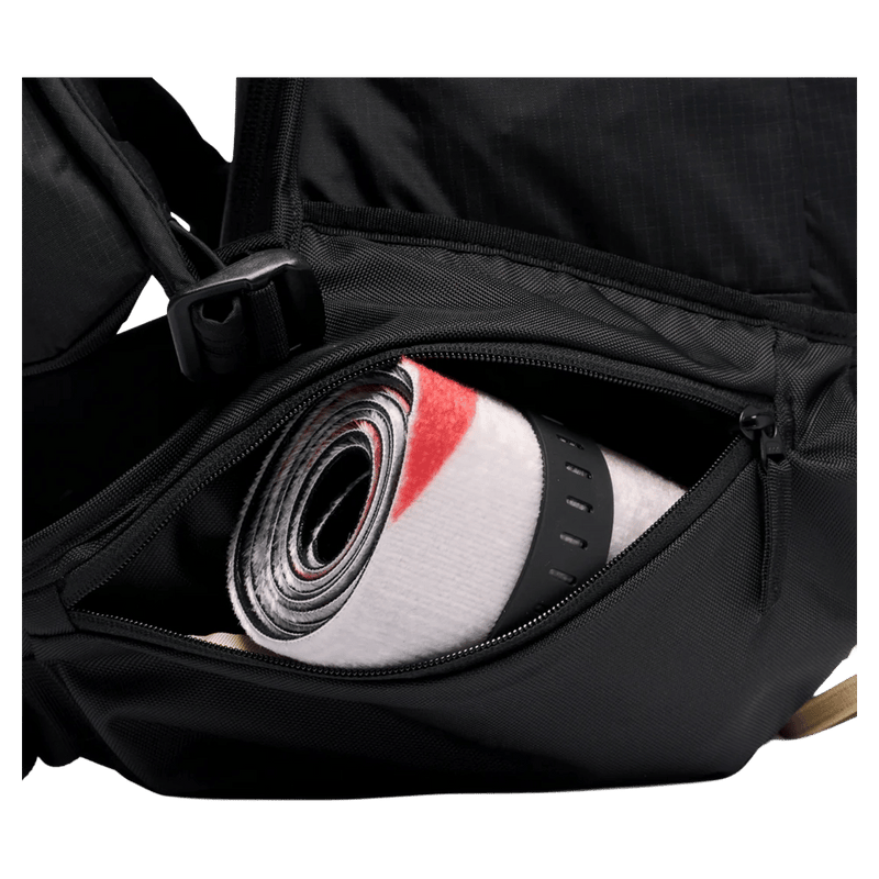 Pocket view of the BLACK DIAMOND Dawn Patrol 32 Backpack Black Bags,  26/27 's model