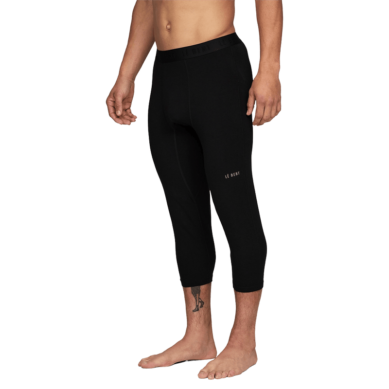 man wearing Le Bent Midweight Thermal 3/4 Bottom in black side view
