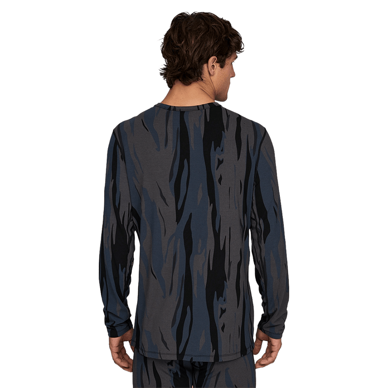 Man wearing Le Bent Midweight Thermal Crew ombre snow gum with back facing camera