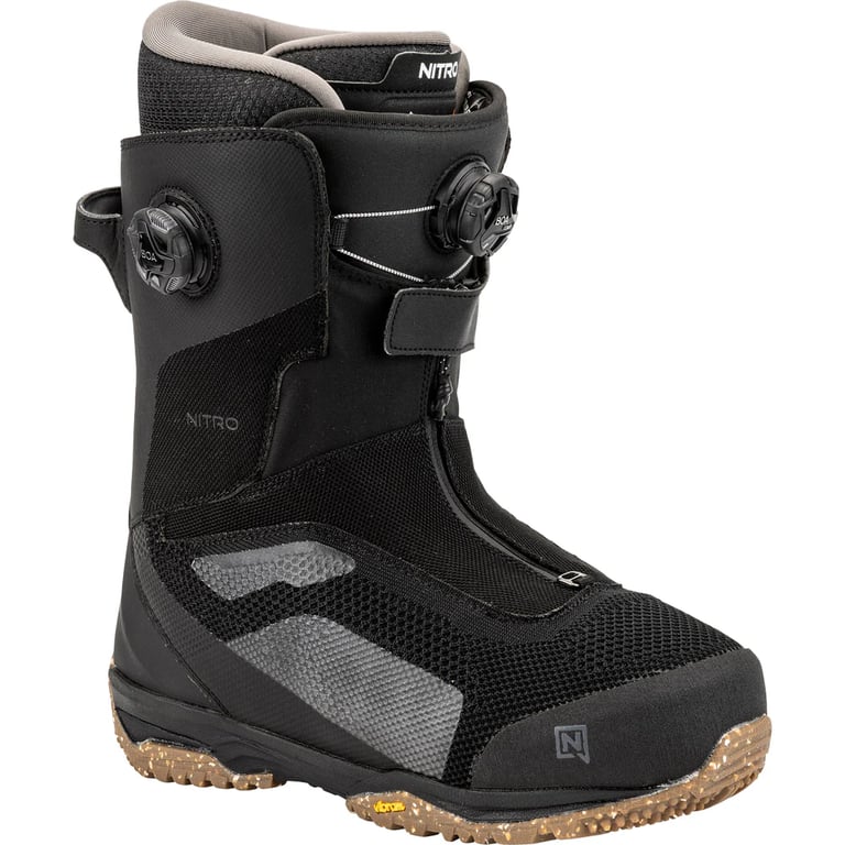 Black Nitro Skylab Boa snowboard boots with dual Boa dials, zippered lace cover, and speckled brown Vibram outsole.