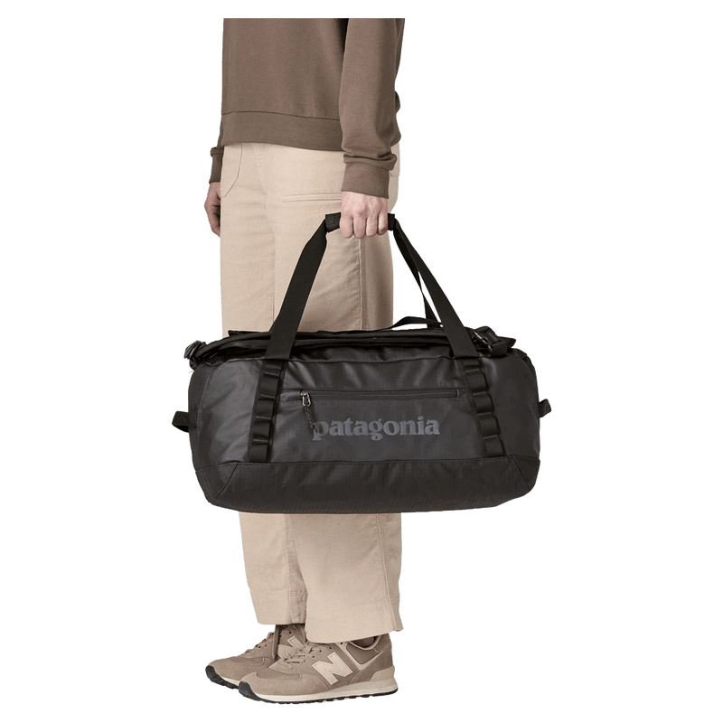 Handbag view of the Patagonia Black_Hole_Duffel_40L_Black 49348 Bags,  26/27 Unisex's model