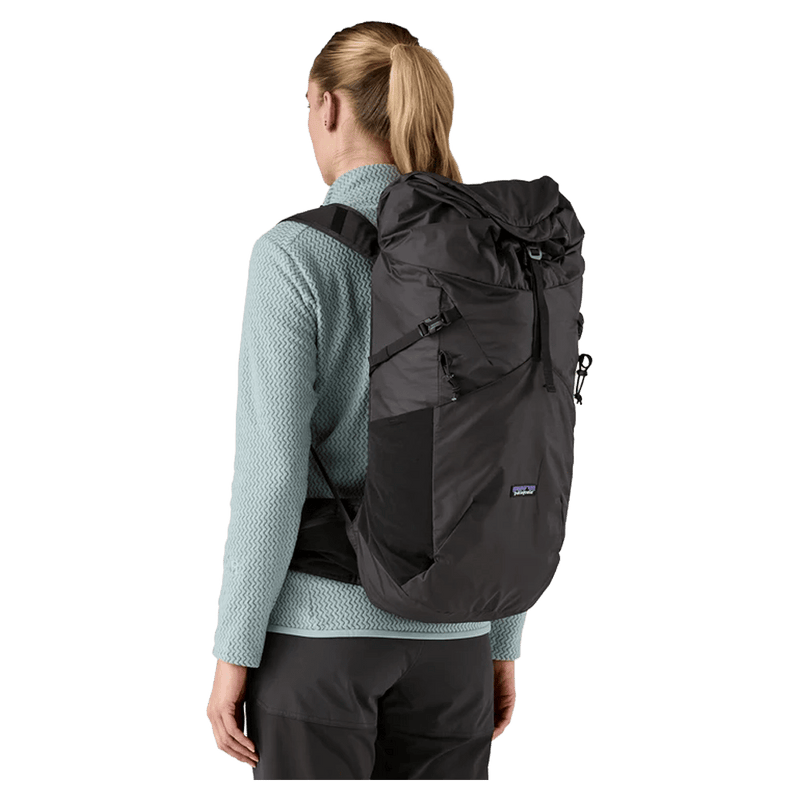 On view of the Patagonia Terravia_Pack_28L_Black 48916 Bags,  26/27 Unisex's model
