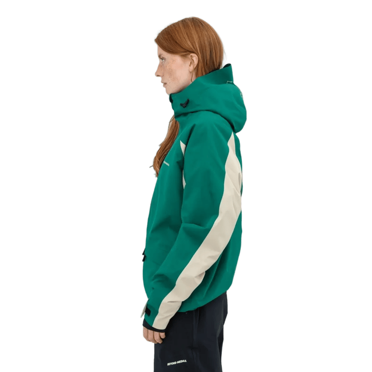 Beyond Medals Nostalgia 2L Snowboard Jacket