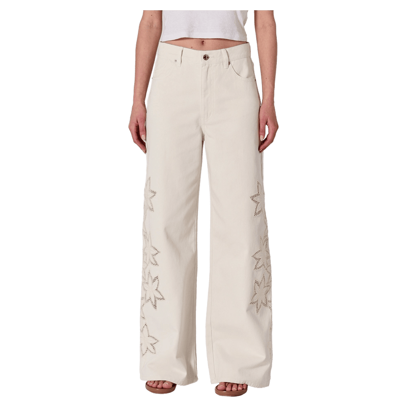 Front view of women in the Relaxed Sailor Long Jeans in colour Cream