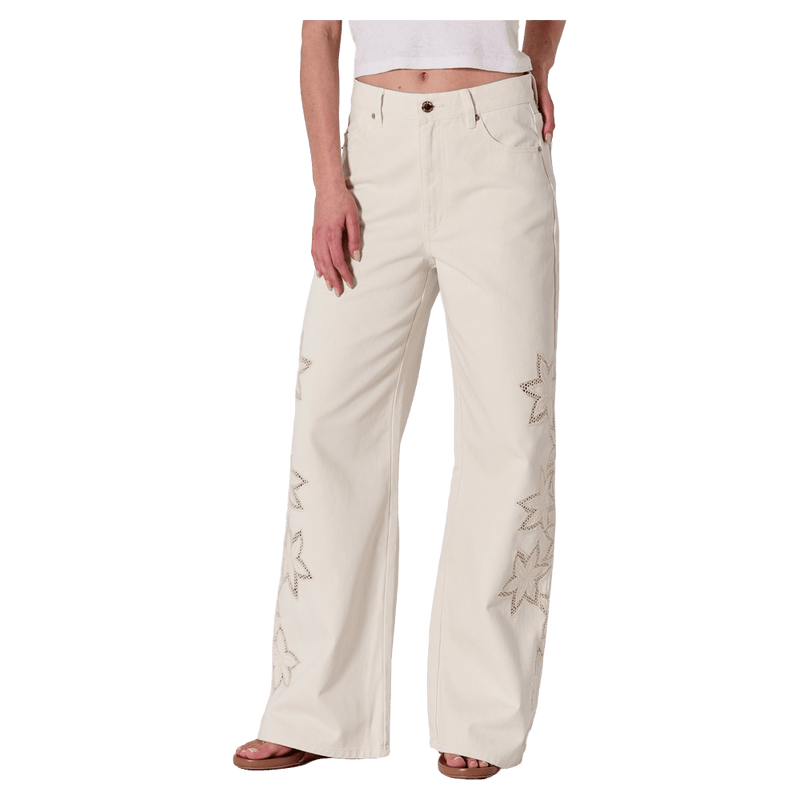Front view of women in the Relaxed Sailor Long Jeans in colour Cream